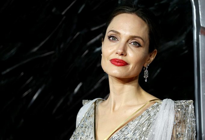 Angelina Jolie A Offert à Brad Pitt Une Cascade Au Sommet De Leur Romance